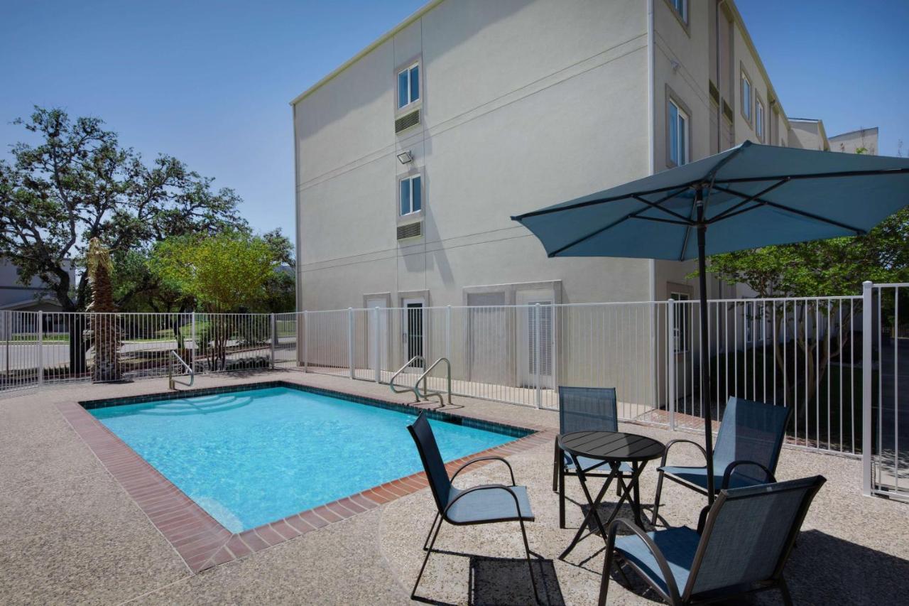 מלון Baymont By Wyndham San Antonio Airport מראה חיצוני תמונה