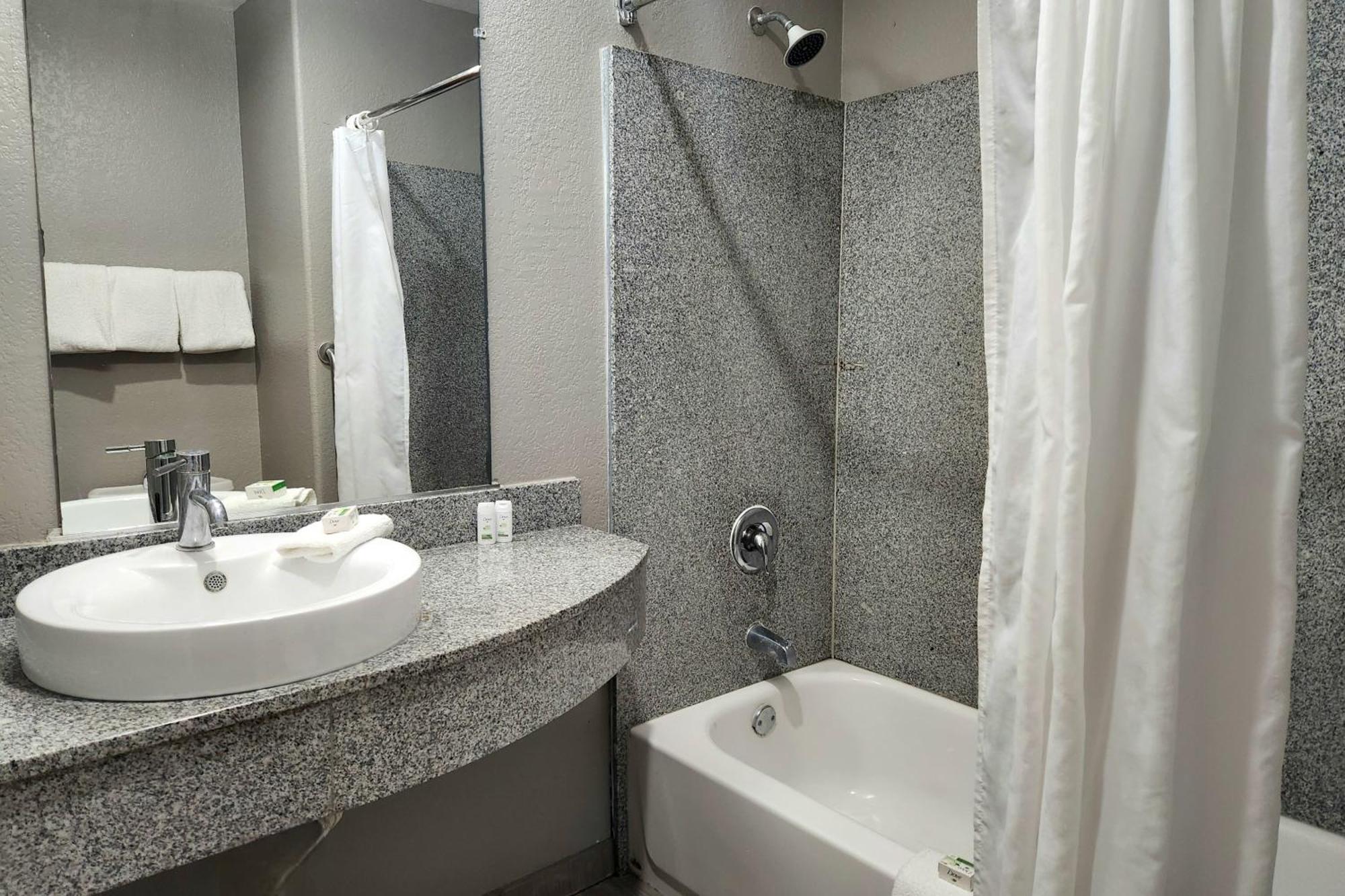 מלון Baymont By Wyndham San Antonio Airport מראה חיצוני תמונה