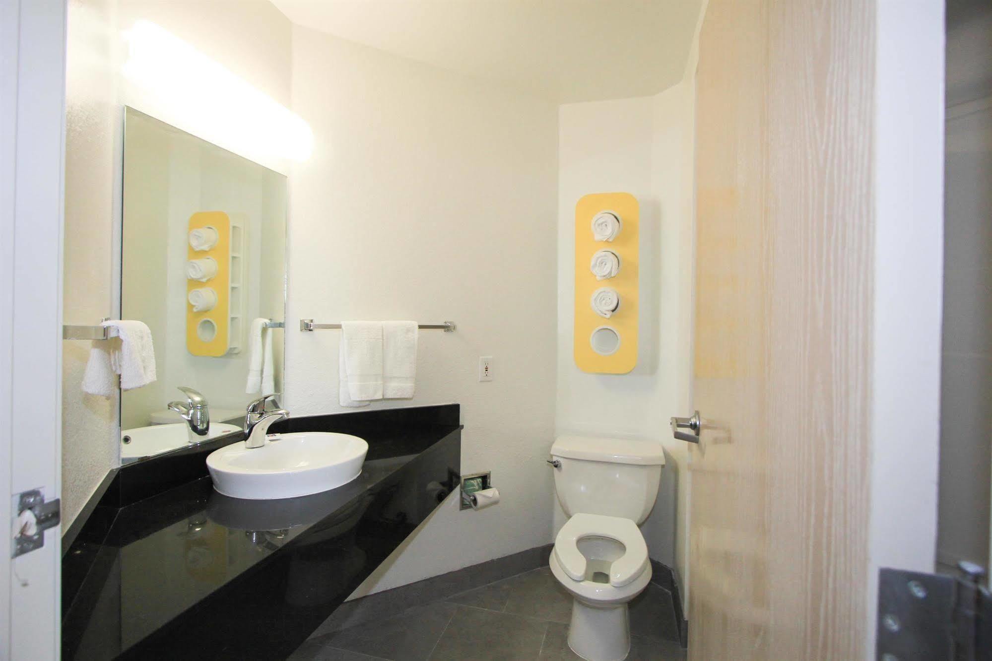 מלון Baymont By Wyndham San Antonio Airport מראה חיצוני תמונה
